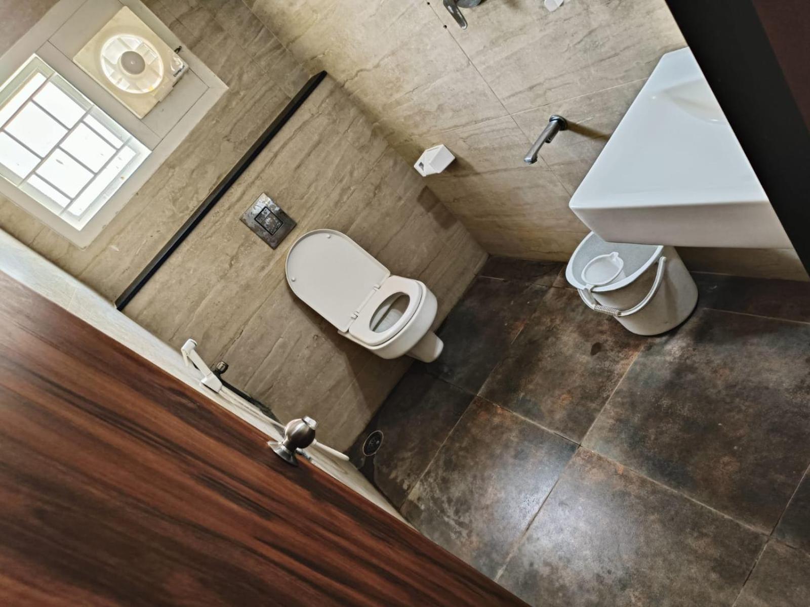 Apartment Pph Living Athithi Corporate